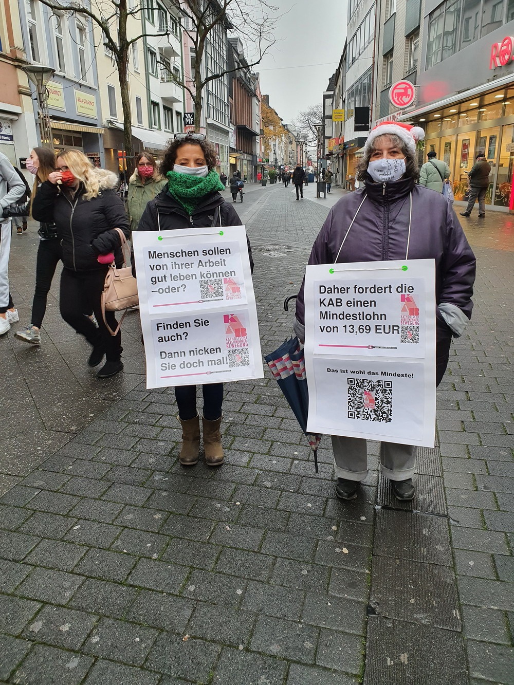 „Walking Act“ in der Krefelder Innenstadt (c) KAB