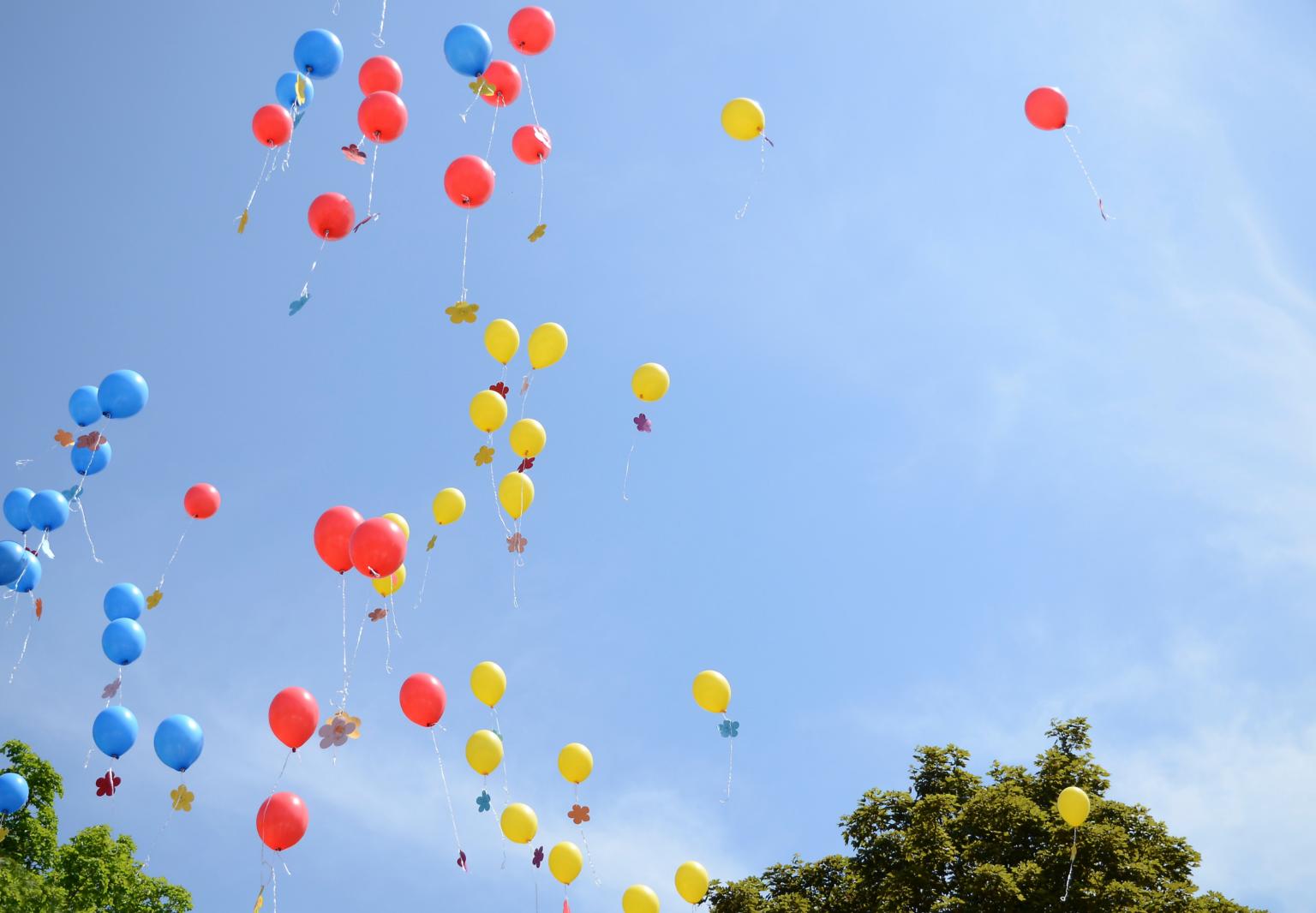 Luftballons (c) Bild: Christian Schmitt In: Pfarrbriefservice.de