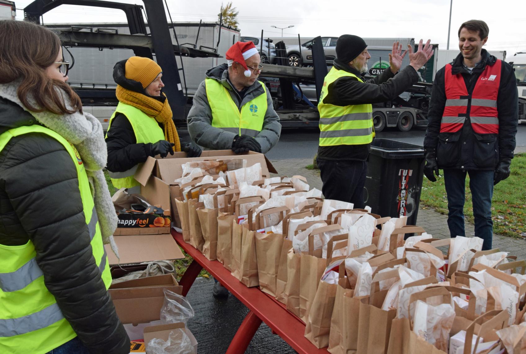 2022-12-06 KAB thh Nikolaus besucht Aachen-Land Nord (c) Thomas Hohenschue