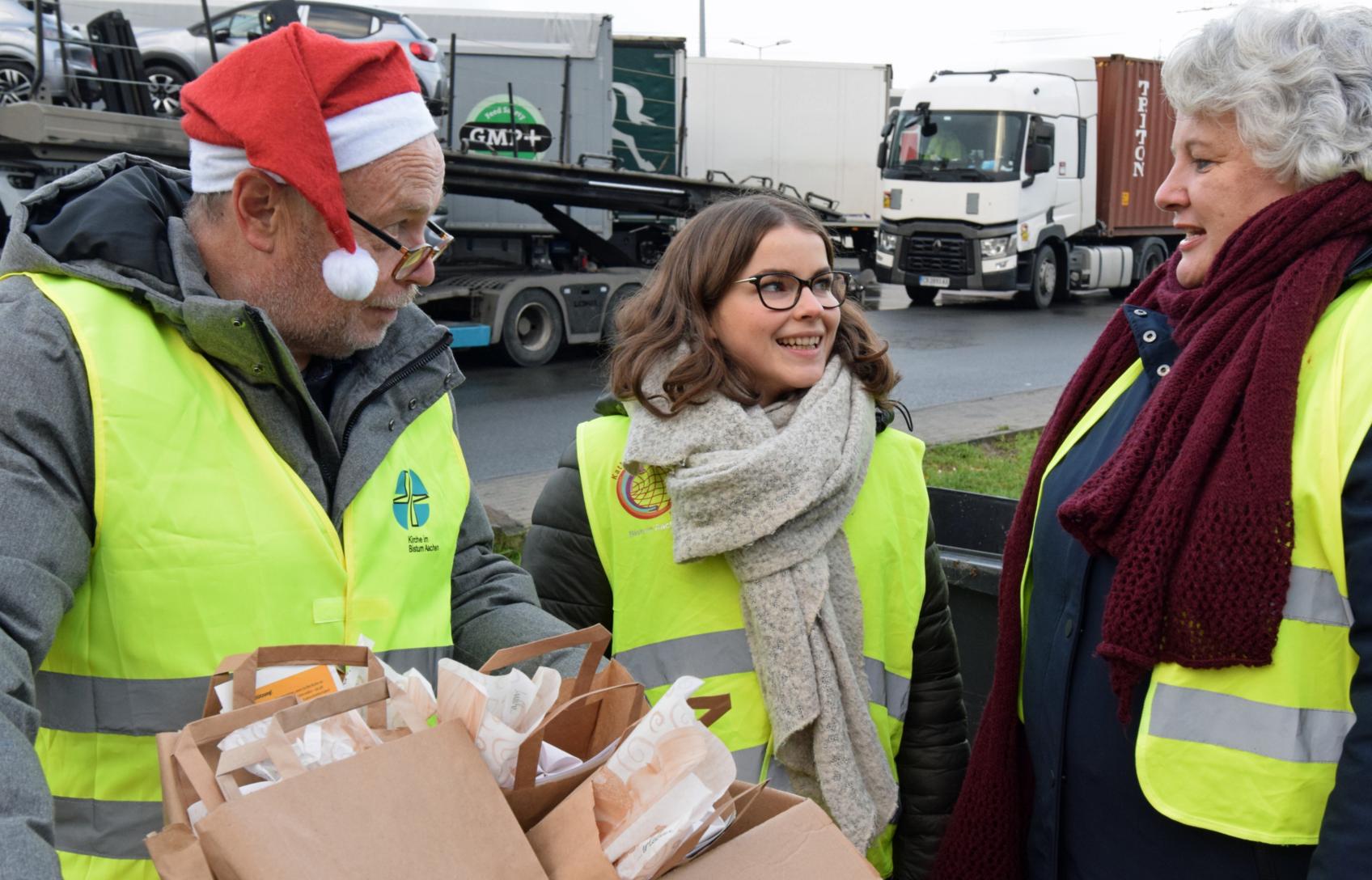 2022-12-06 KAB thh Nikolaus besucht Aachen-Land Nord (c) Thomas Hohenschue