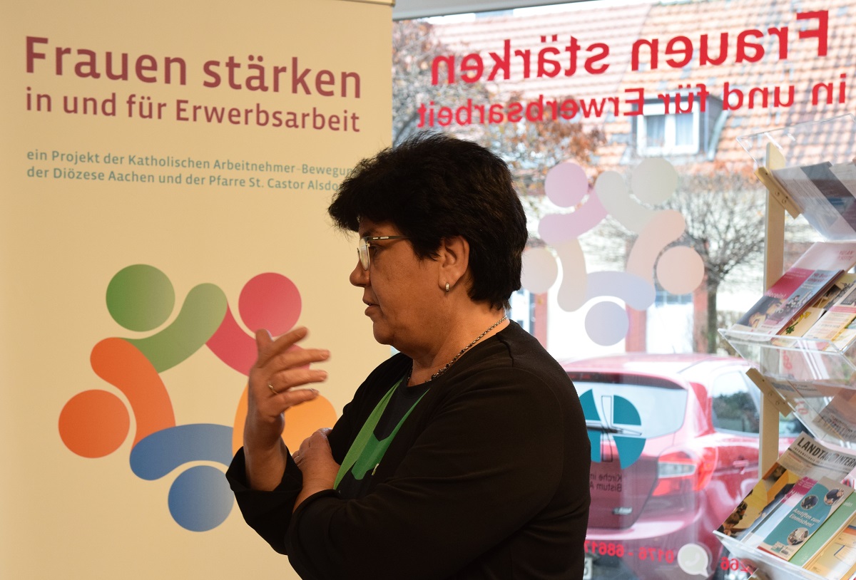 2022-12-21 KAB thh Prekär frühstücken mit Claudia Moll 4 (c) Thomas Hohenschue