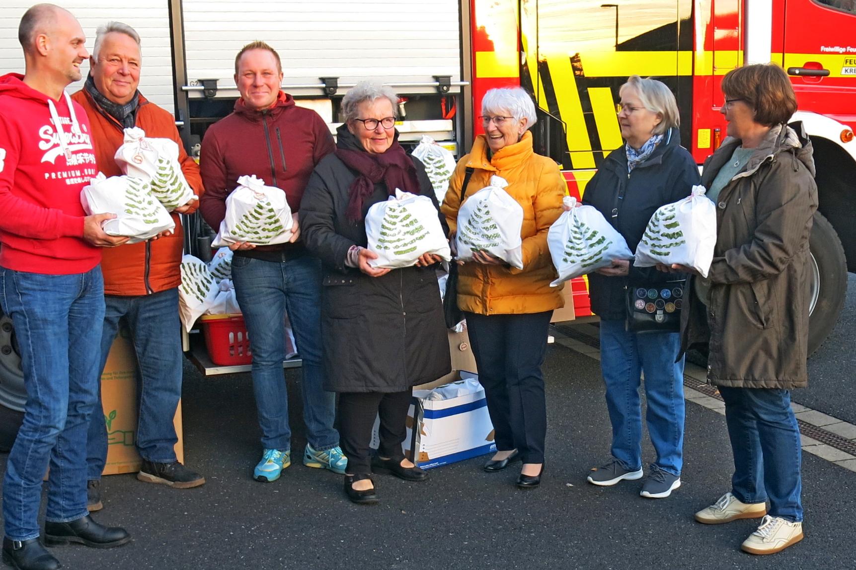 Adventskalender für die Freiwillige Feuerwehr Krefeld-Oppum (c) KAB Mittlerer Niederrhein