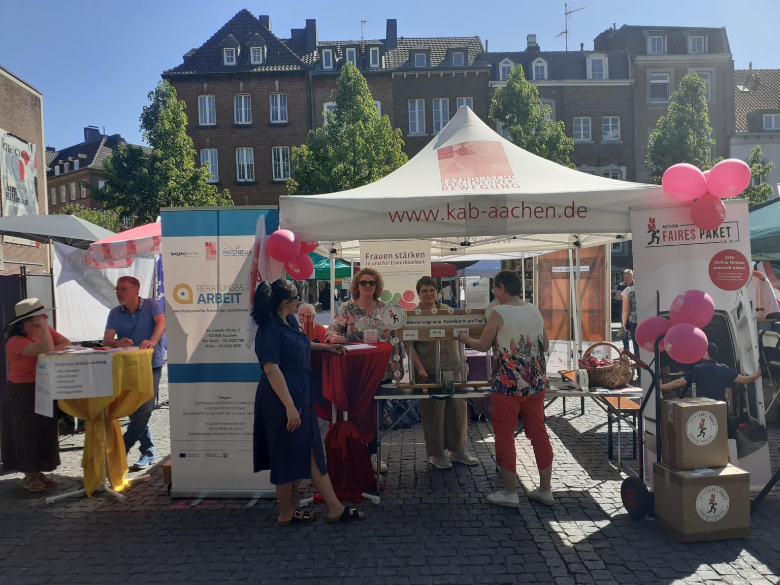 Infostand in Aachen (c) S. Lampenscherf / KAB