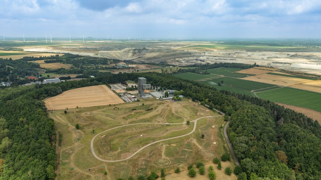 Indeland mit Indemann (c) Tobias Vollmer / Eifel Tourismus GmbH