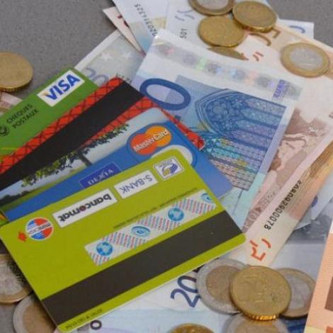 geld (c) Pfarrbriefservice | Marylène Brito