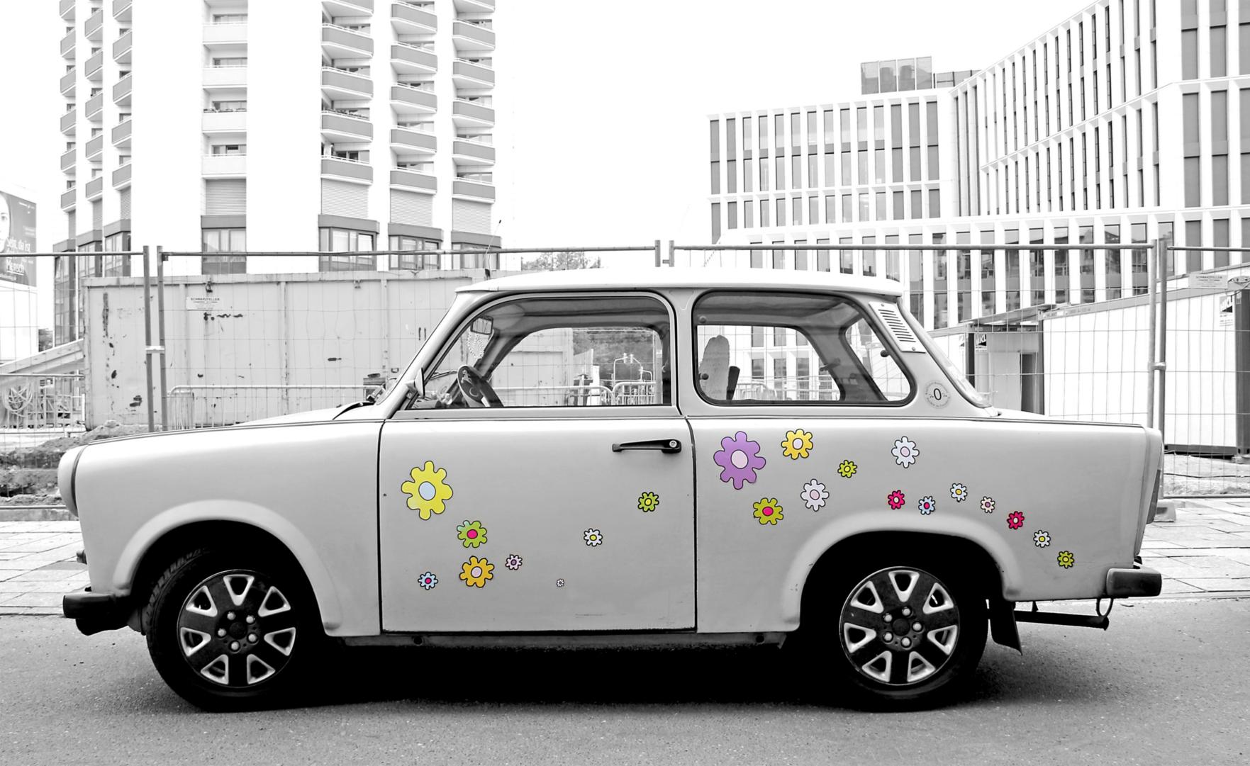 DDR-Trabant mit Aufklebern (c) Bild: Peter Weidemann In: Pfarrbriefservice.de